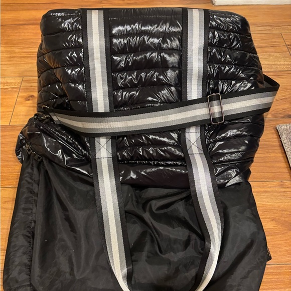 ROLYN BLACK TRAVEL BAG - Picture 5 of 8